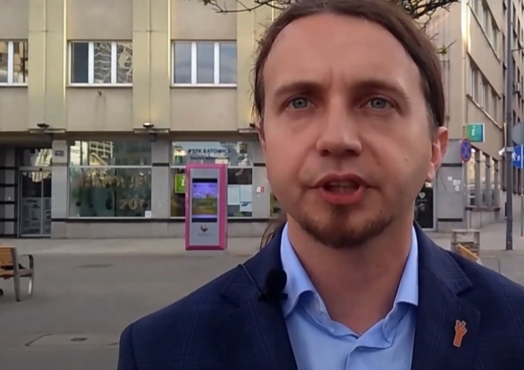 Europoseł opozycji zmienia zdanie ws. imigrantów po stanowisku Tuska? Internauci zwracają uwagę na wpisy polityka