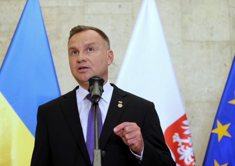 Prezydent RP Andrzej Duda podczas spotkania z mieszkającymi na Ukrainie Polakami oraz z członkami Zarządu Międzynarodowego Stowarzyszenia Przedsiębiorców Polskich na Ukrainie, w Ambasadzie RP w Kijowie Prezydent do Polaków na Ukrainie: Polskie władze nie zapominają o Wołyniu