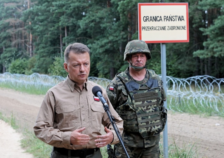 KOPCZANY GRANICA BRIEFING MINISTRA BŁASZCZAKA Szef MON: Zdecydowałem o przyznaniu nagród dla żołnierzy, którzy strzegą granic w okolicach miejscowości Usnarz Górny