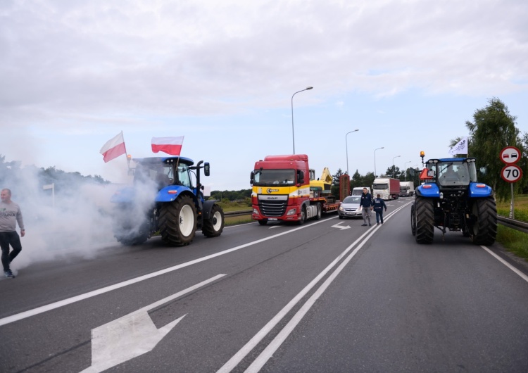 Protest rolników w Nowym Mieście nad Wartą, 24 bm. Rolnicy zrzeszeni w Agrounii mają przez dobę blokować drogę krajową numer 11.