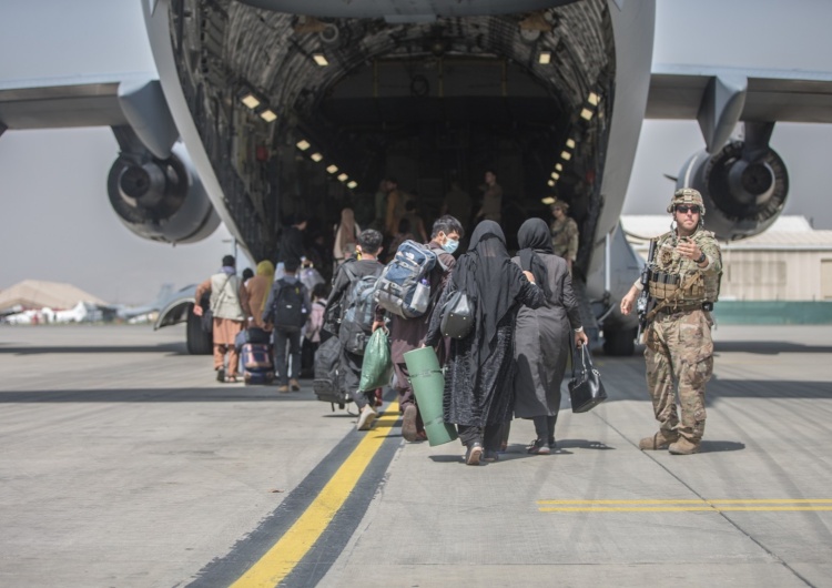  Francja: Pięciu ewakuowanych z Kabulu Afgańczyków oskarżonych o powiązania z talibami