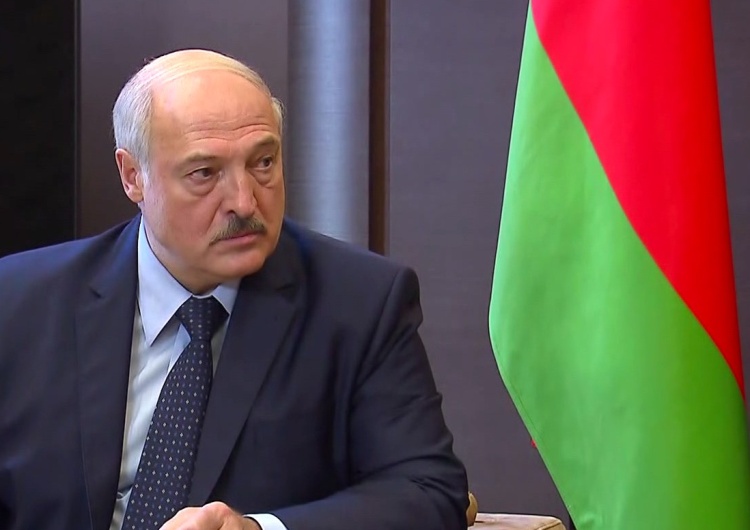Aleksandr Łukaszenka Białoruski dziennikarz: To są migranci ekonomiczni. Płacą gruby hajs. Przemyt organizują firmy związane z Łukaszenką