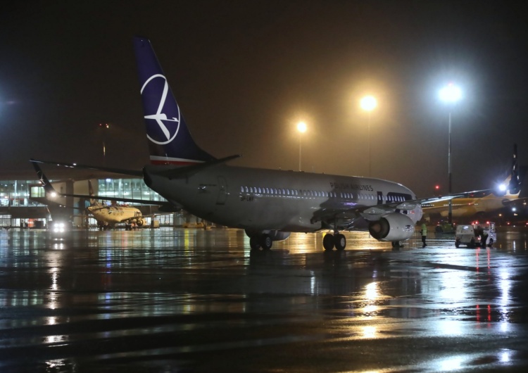 Zdjęcie ilustracyjne Warszawa: Przyleciał kolejny samolot z osobami ewakuowanymi z Afganistanu