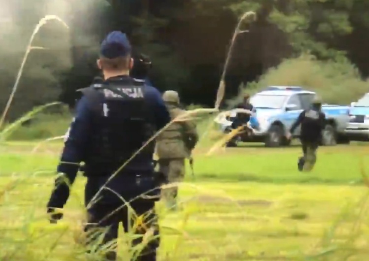 We wtorek dziennikarz TVP opublikował nagranie, na którym widać jak poseł KO Franciszek Sterczewski  próbuje przebiec przez granicę. Wiceszef MSZ o zachowaniu opozycji na granicy. 