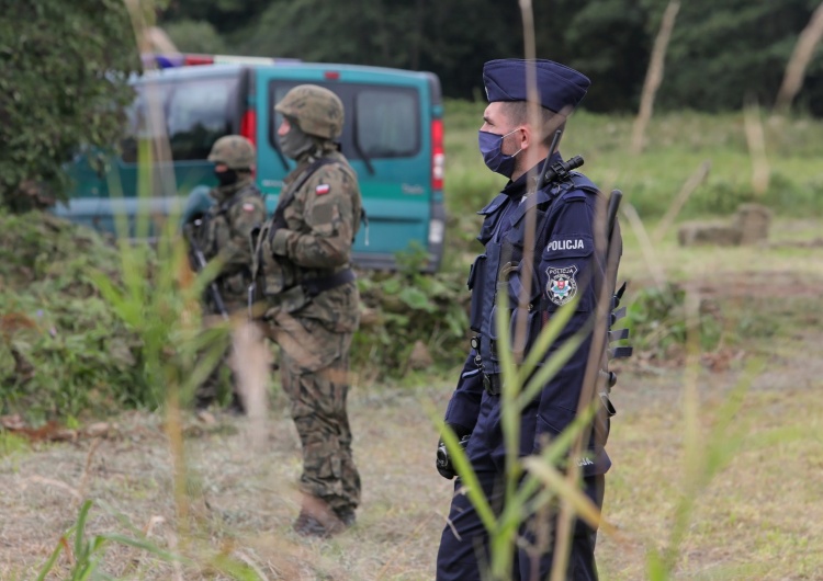 polskie służby pilnują granicy z Białorusią 