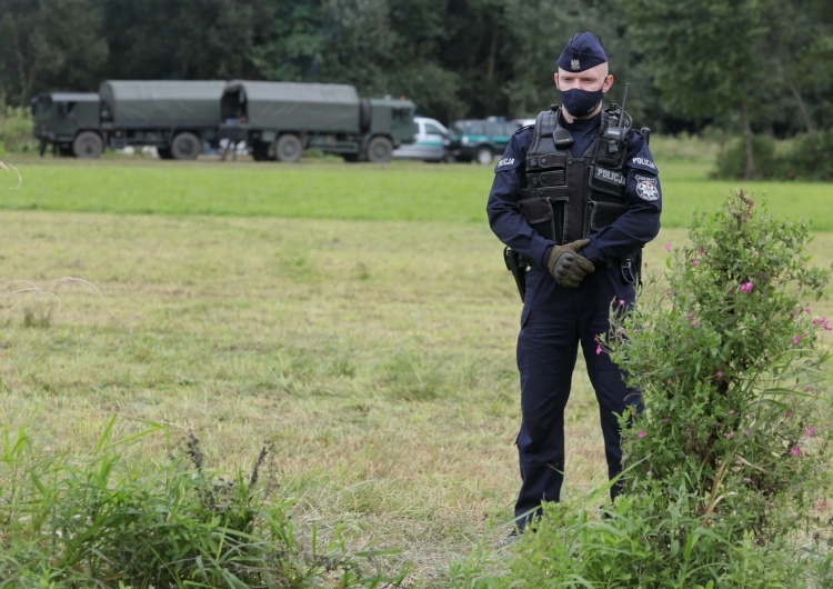 policjant przy granicy z Białorusią 