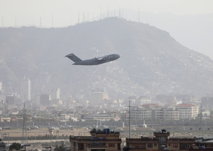 Samolot odlatujący z lotniska w Kabulu Kabul: Padły strzały w kierunku włoskiego samolotu