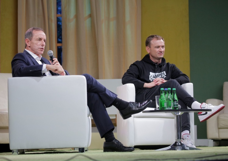 Marszałek Senatu RP prof. Tomasz Grodzki (L) i poseł Sławomir Nitras (P) podczas panelu „Od medycyny do polityki” w ramach Campusu Polska Przyszłości. Uczestnicy Campusu Polska wściekli na polityków PO. 