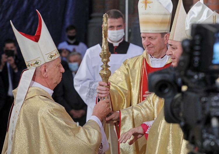 abp Józef Guzdek, abp Tadeusz Wojda  Ingres nowego metropolity białostockiego abpa Józefa Guzdka