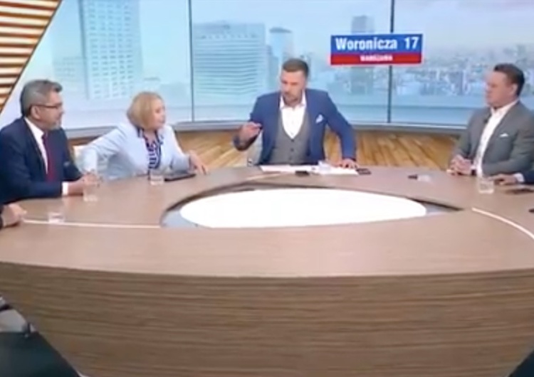 Od lewej: Dobromir Sośnierz, Jarosław Urbaniak, Wanda Nowicka, Michał Rachoń, Dominik Tarczyński, Jacek Ozdoba [video] Kłótnia w TVP Info. Wanda Nowicka: Wojsko Polskie boi się stać na granicy?