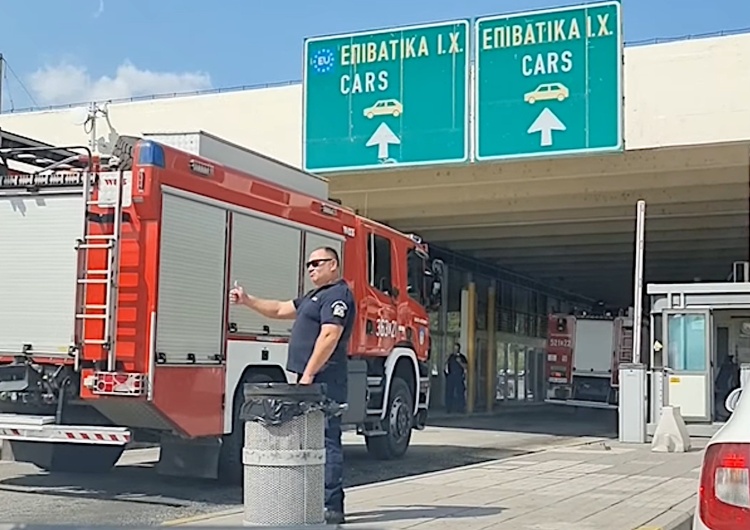  [VIDEO] Tak greccy funkcjonariusze żegnali polskich strażaków!