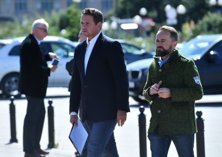 Trzaskowski składa broń?