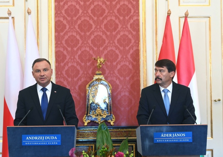 Andrzej Duda w Budapeszcie. Prezydenci Polski i Węgier rozmawiali m.in. o sytuacji na polsko-białoruskiej granicy