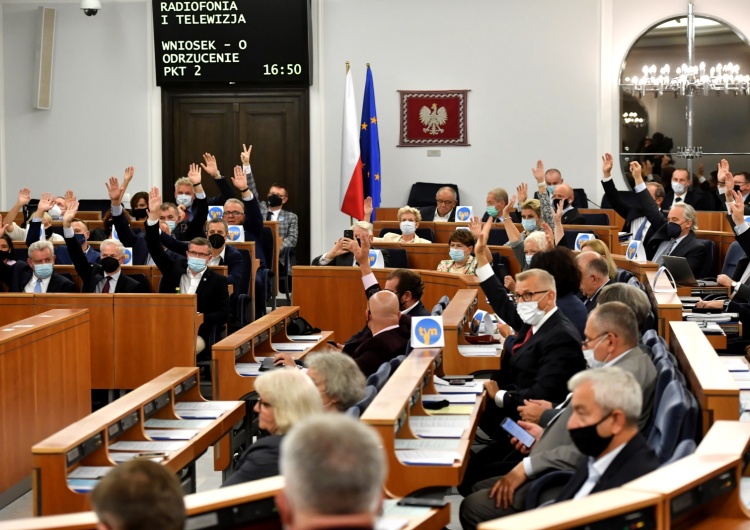 Senat odrzucił nowelizację ustawy medialnej. Jeden senator PiS zagłosował z opozycją