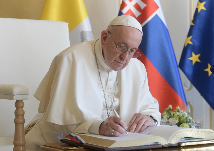 Papież Franciszek Papież Franciszek: Kościół nie jest fortecą, potentatem, zamkiem położonym wysoko