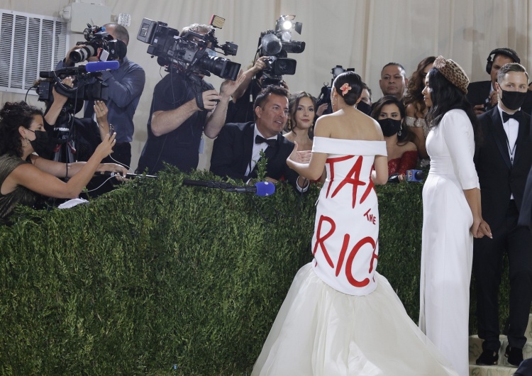 Alexandria Ocasio-Cortez [Tylko u nas] Waldemar Krysiak: Gala Metropolitan Museum of Art w NY. Próżność i 