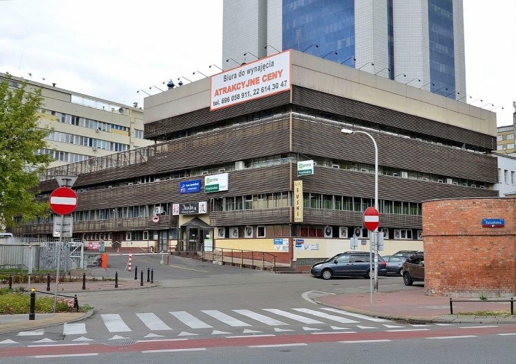 siedziba PiS przy Nowogrodzkiej 84 w Warszawie Zebrało się kierownictwo PiS, wśród tematów ucięcie tematu polexitu