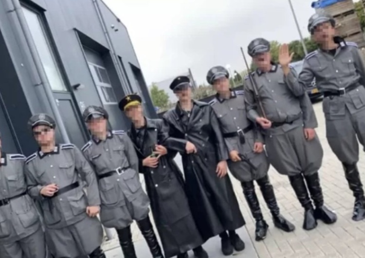  Skandal w Holandii. Mężczyźni przebrani w nazistowskie mundury odrywali scenę likwidacji żydowskiego więzienia
