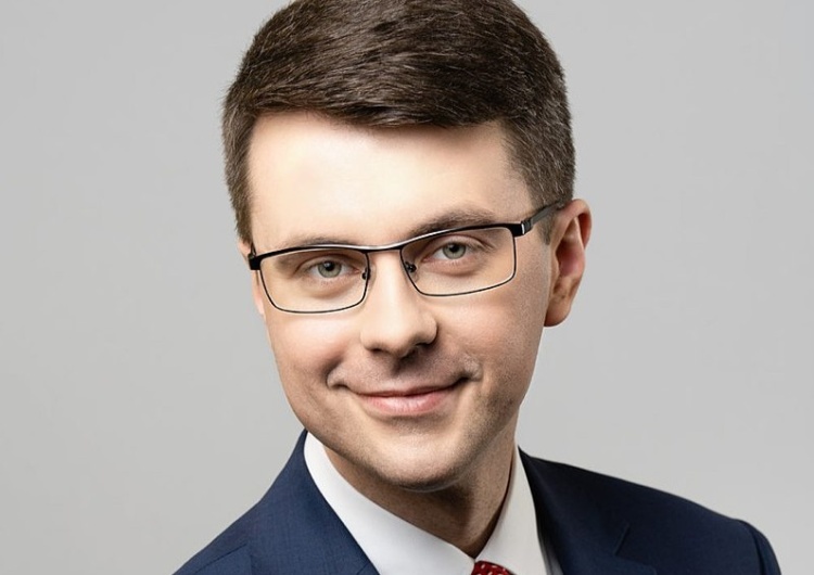 Piotr Mueller Twarda odpowiedź rzecznika rządu na żądania KE wycofania wniosku do TK o stwierdzenie wyższości polskiej konstytucji nad prawem UE