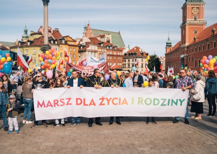 Marsz dla Życia i Rodziny [Nasz Patronat] Tato – Bądź, prowadź, chroń! Narodowy Marsz Życia i Rodziny już dzisiaj o 11.30!