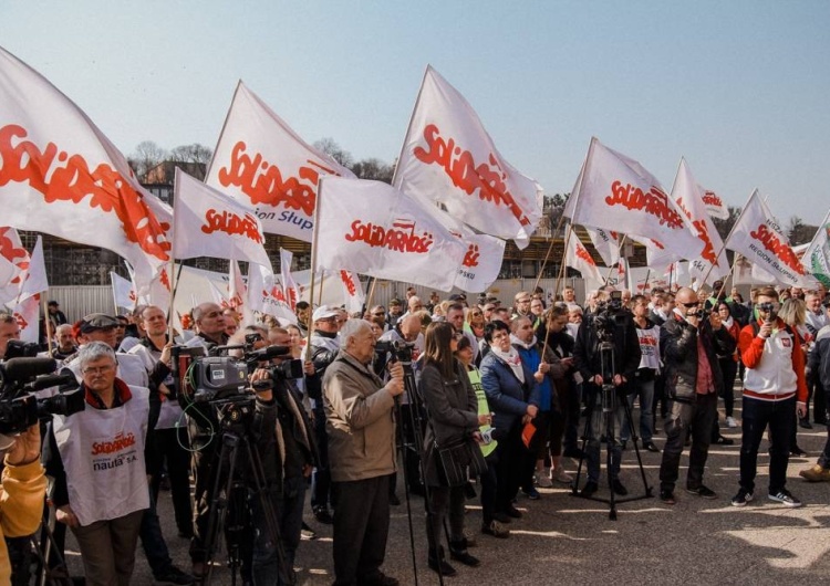  Rząd potwierdza wynegocjowane przez Solidarność dodatkowe środki na podwyżki wynagrodzeń w budżetówce