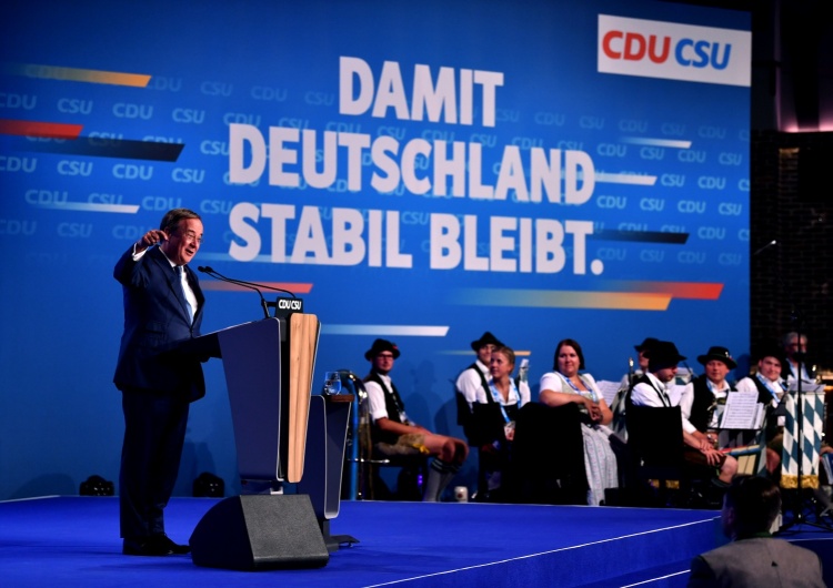 Niemcy: W niedzielę wybory do Bundestagu. Chadecja goni SPD