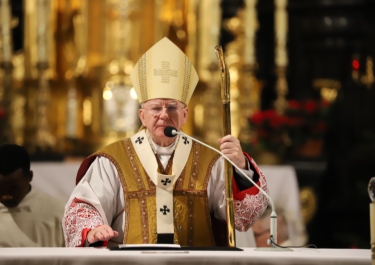 abp Marek Jędraszewski Abp Jędraszewski: Ma miejsce coś takiego, jak „piłowanie katolików”