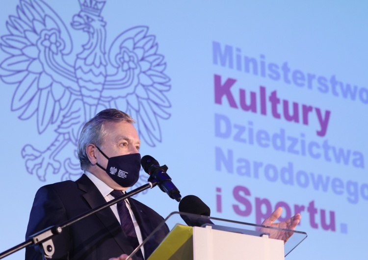 Piotr Gliński Min. Gliński gratuluje Otylii Jędrzejczak i Januszowi Pyciakowi-Peciakowi