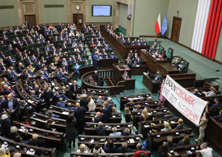 Warszawa, 30.09.2021. Posłowie podczas drugiego dnia posiedzenia Sejmu w Warszawie 