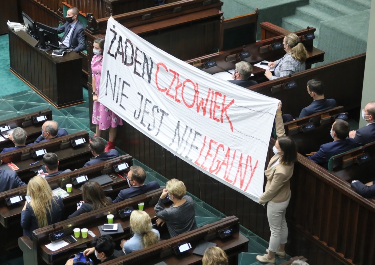 Prawy Sierpowy: Zielone ludziki Łukaszenki