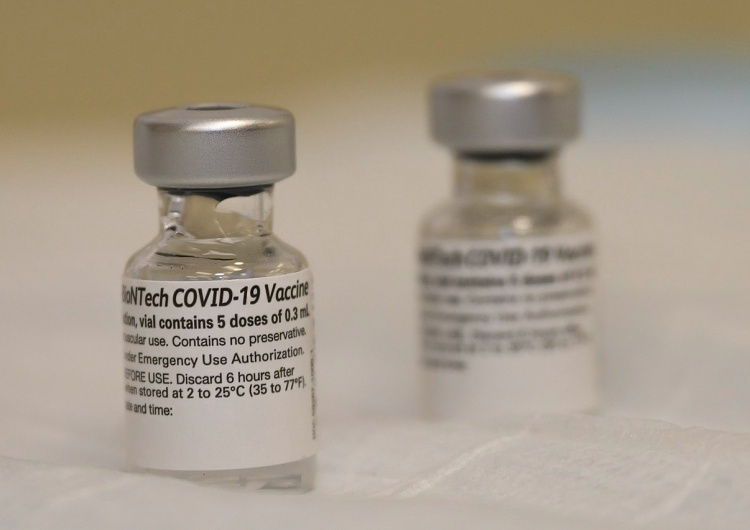  W. Brytania: Minister zdrowia: szczepienie przeciw Covid-19 lub inna praca