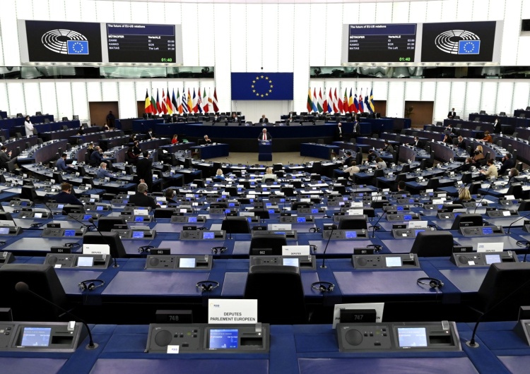 Ograniczenie prędkości do 30 km/h w terenie zabudowanym. Europarlament poparł projekt rezolucji