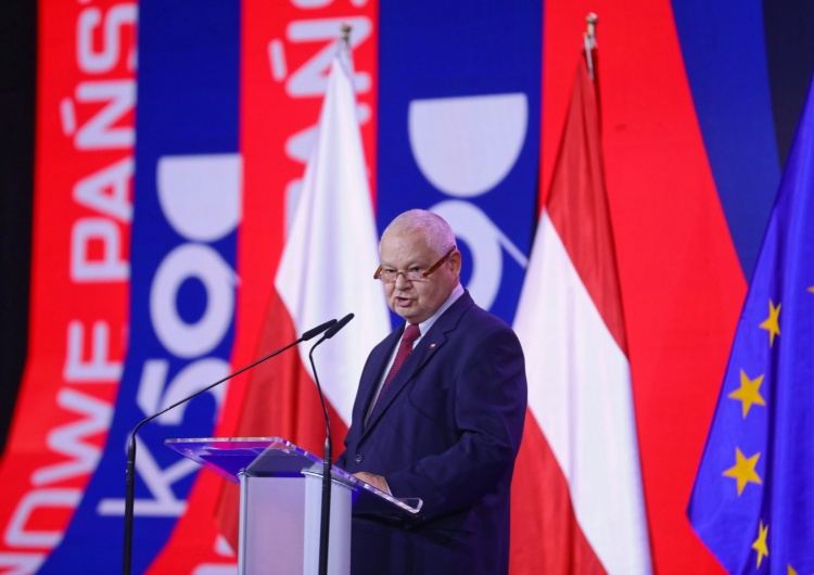 Adam Glapiński podczas Kongresu 590 w Warszawie Glapiński mówi o „polskim cudzie gospodarczym”. „Od czasów rozbiorów nie mieliśmy takich sukcesów” [WIDEO]