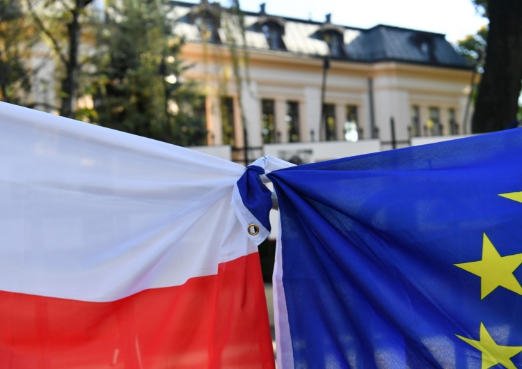 Pikieta przed siedzibą Trybunału Konstytucyjnego w Warszawie