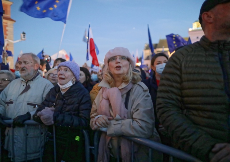 demonstracja na Placu Zamkowym 