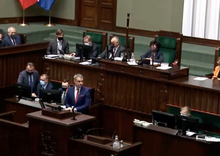  Gawkowski zażądał od posłów… „odśpiewania hymnu UE”. Takiej odpowiedzi marszałek Sejmu się nie spodziewał! [WIDEO]