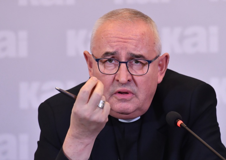 bp Piotr Jarecki Bp Jarecki: Jeżeli środowiska LGBT wyrażą wolę zaangażowania w synod, nie wykluczymy ich