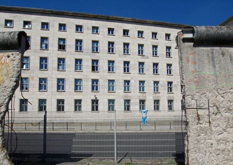 Prawy Sierpowy: Opozycja murem okrążona, w murze zaklęta!