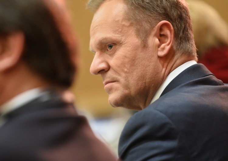 Szef frakcji EPL podziękował Tuskowi za organizowanie demonstracji w Polsce