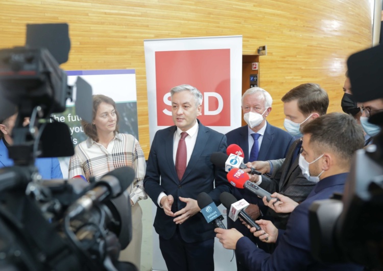 Biedroń i Barley: KE rozpocznie nową procedurę wobec Polski za naruszenie prawa unijnego
