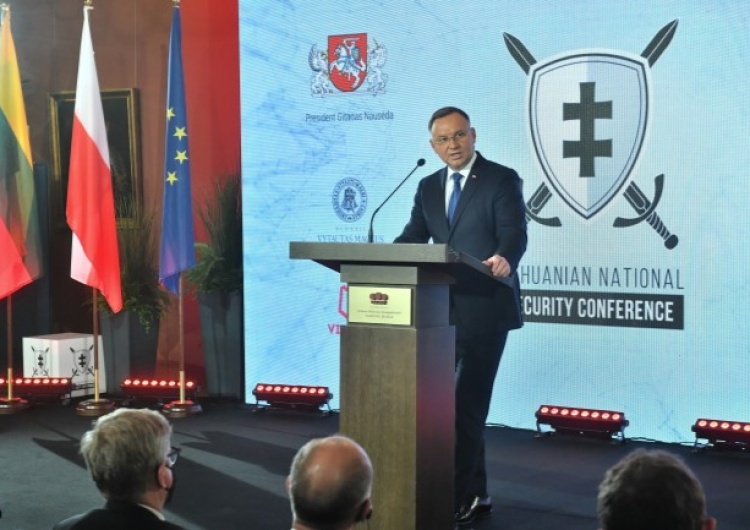 Prezydent RP Andrzej Duda podczas Litewskiej Narodowej Konferencji Bezpieczeństwa 2021 A. Duda: Od czasu rosyjskiej agresji na Ukrainę widmo konfliktu zbrojnego powróciło do naszej części Europy