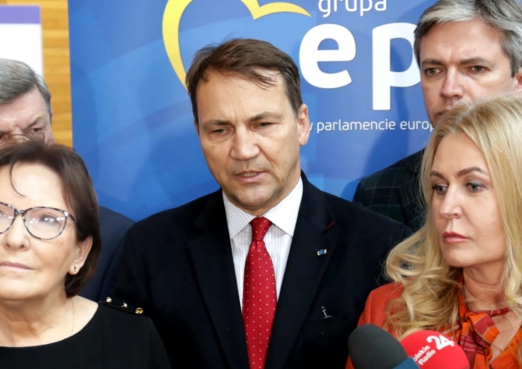 Nie milkną echa szokujących słów Sikorskiego. Przyznał, że uwagę zwróciła mu nawet żona