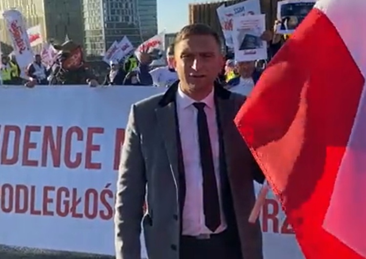 Bąkiewicz na proteście w Luksemburgu: Dzisiaj wszyscy Polacy powinni stanąć po stronie pracowników z Turowa