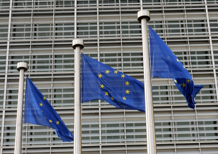 Siedziba Komisji Europejskiej Większość Polaków chce, aby środki z KPO były nam wypłacone bez zastrzeżeń