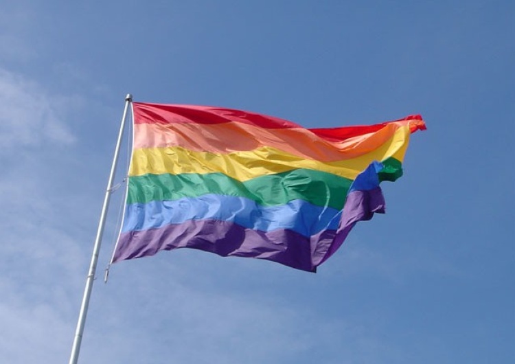 Flaga ruchów LGBT Koniec jednej z najstarszych parad gejowskich na świecie. Radykałowie się pokłócili