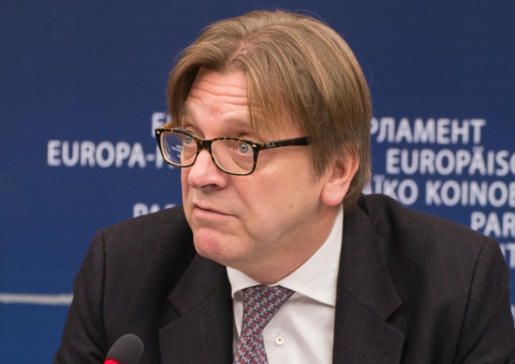 Guy Verhofstadt Verhofstadt mówi o Putinie? Internauci przypominają niewygodne zdjęcia