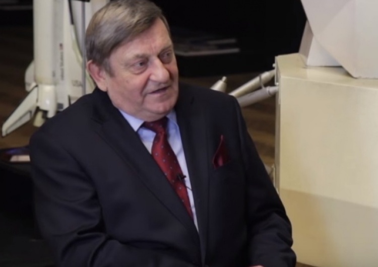 „Policjanci wypatrzyli samochód jadący zygzakiem”. Gen. Mirosław Hermaszewski zatrzymany za jazdę po pijanemu