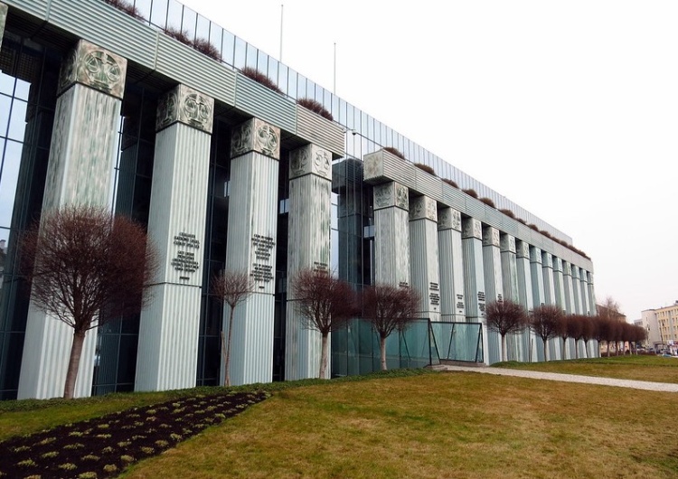 Izba Dyscyplinarna SN uchyliła immunitet b. prokuratorowi wojskowemu. Ma być oskarżony o popełnienie zbrodni komunistycznej