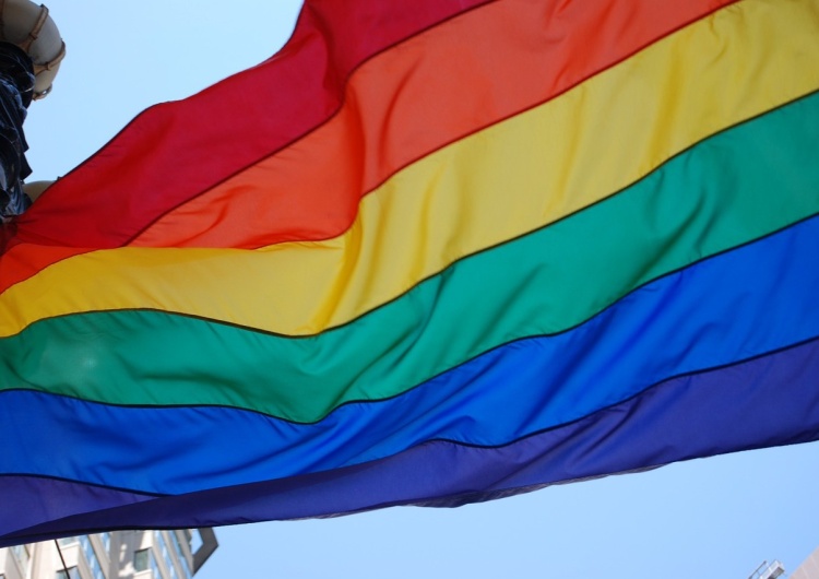 Ukradli tęczową flagę podczas Strajku Kobiet. Zaskakujący wyrok sądu