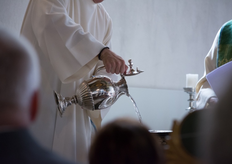  Znaczna liczba muzułmańskich uchodźców przyjmuje chrzest w Austrii